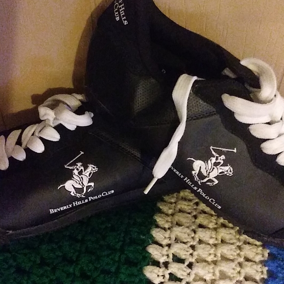 Shoea - Picture 2 of 2